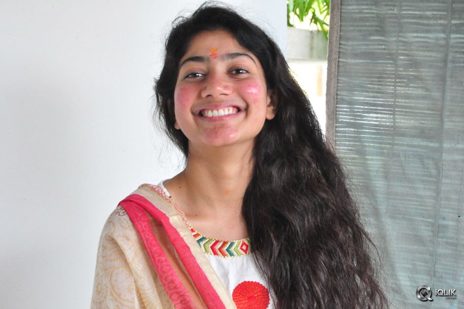 Sai-Pallavi-at-Fidaa-Movie-Opening